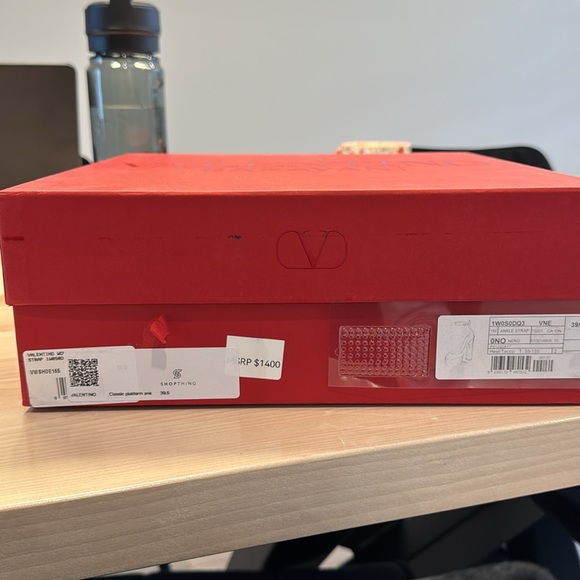 AUTHENTIC Valentino Ankle Strap Classic Platform Size 39.5 BRAND NEW - Picture 8 of 8